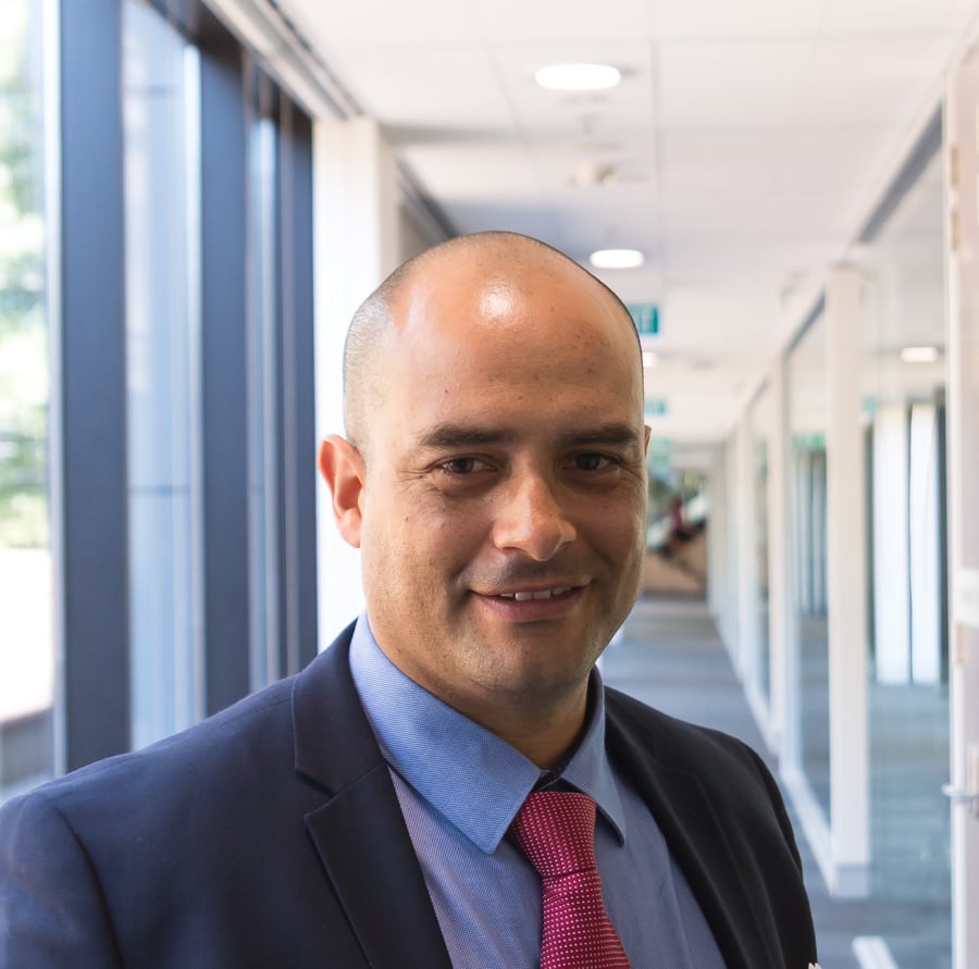 Roberto Olivares